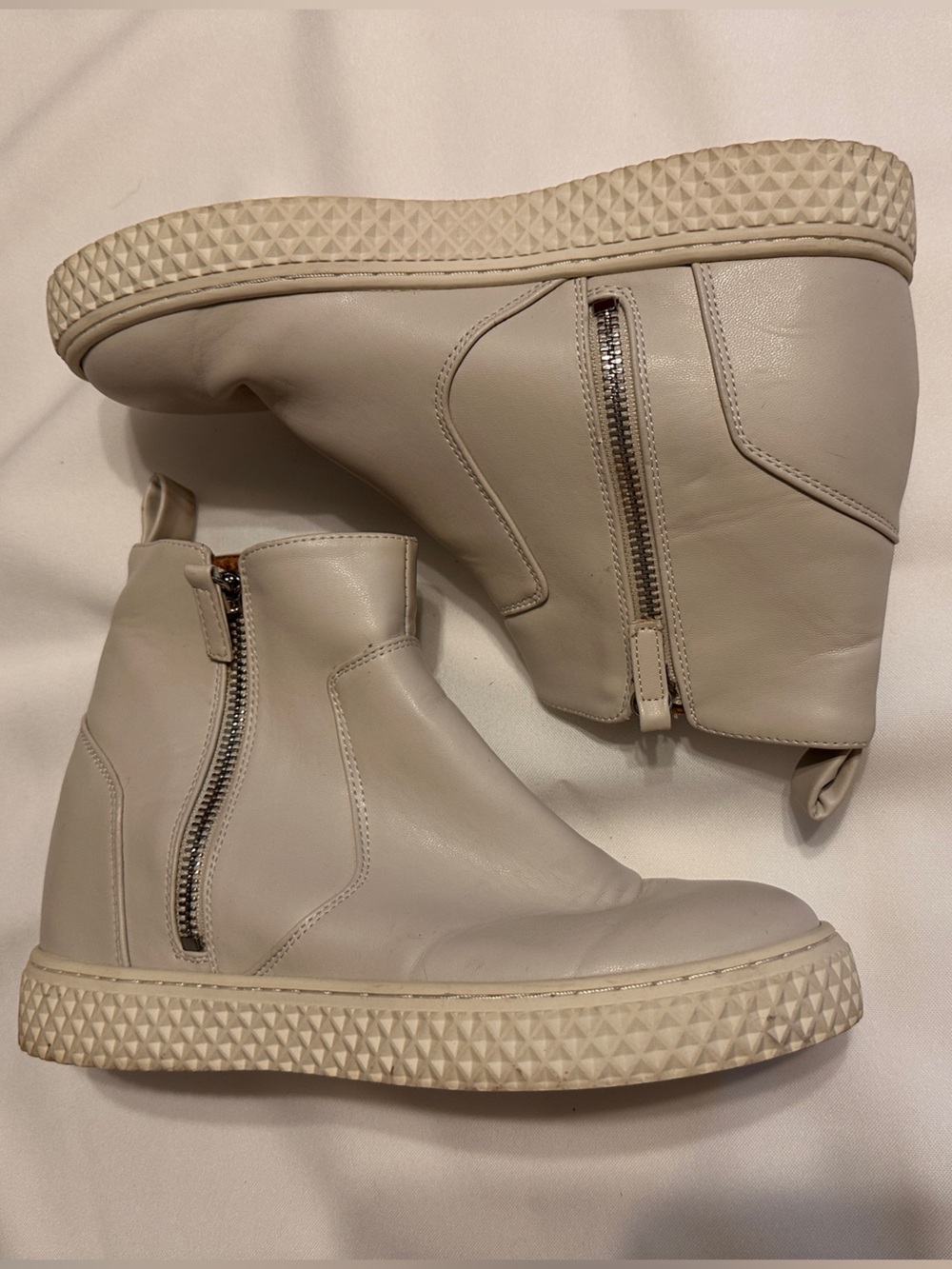 Aerosoles grey platform leather sneakers size 7